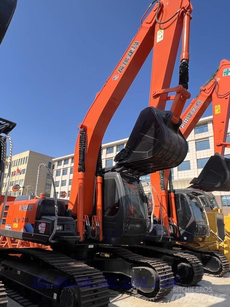 Hitachi ZX 200 Kāpurķēžu ekskavatori