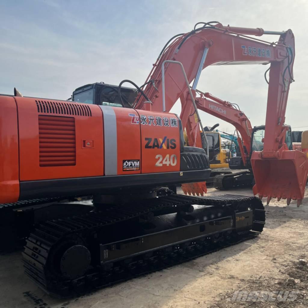 Hitachi ZX 240 Kāpurķēžu ekskavatori