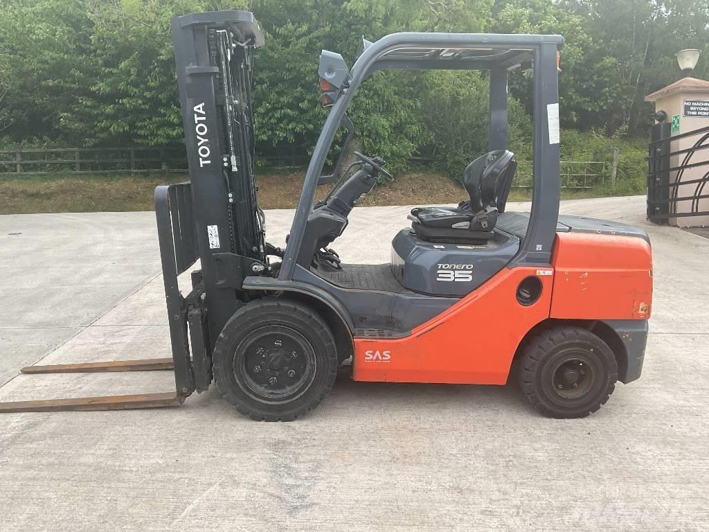 Toyota 02-8 FDJF 35 Tehnika ar dīzeļa dzinēju