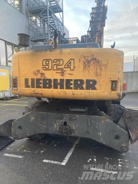 Liebherr 924C-LI Ekskavatori uz riteņiem