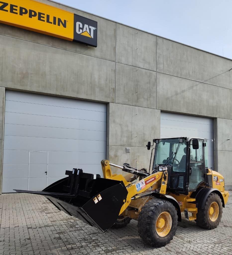 CAT 908 Iekrāvēji uz riteņiem