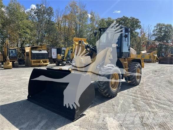 CAT 910 Iekrāvēji uz riteņiem