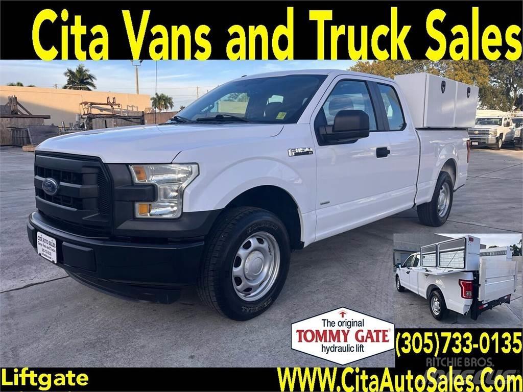 Ford F-150 Vieglais kravas automobilis/izkraušana no sāniem