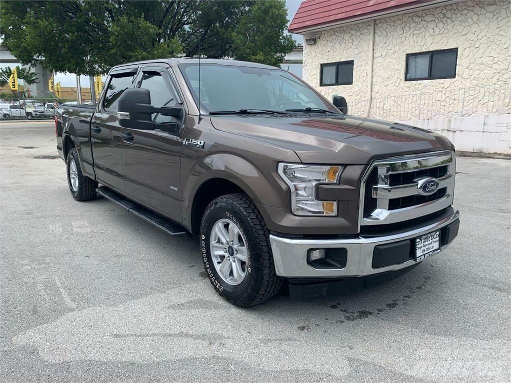 Ford F-150 Vieglais kravas automobilis/izkraušana no sāniem