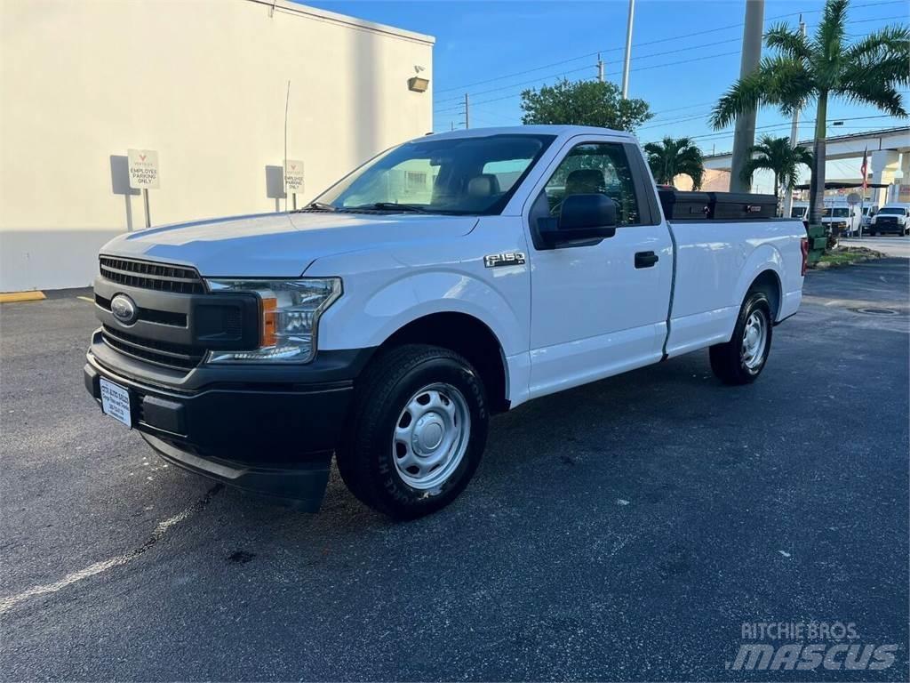 Ford F-150 Vieglais kravas automobilis/izkraušana no sāniem