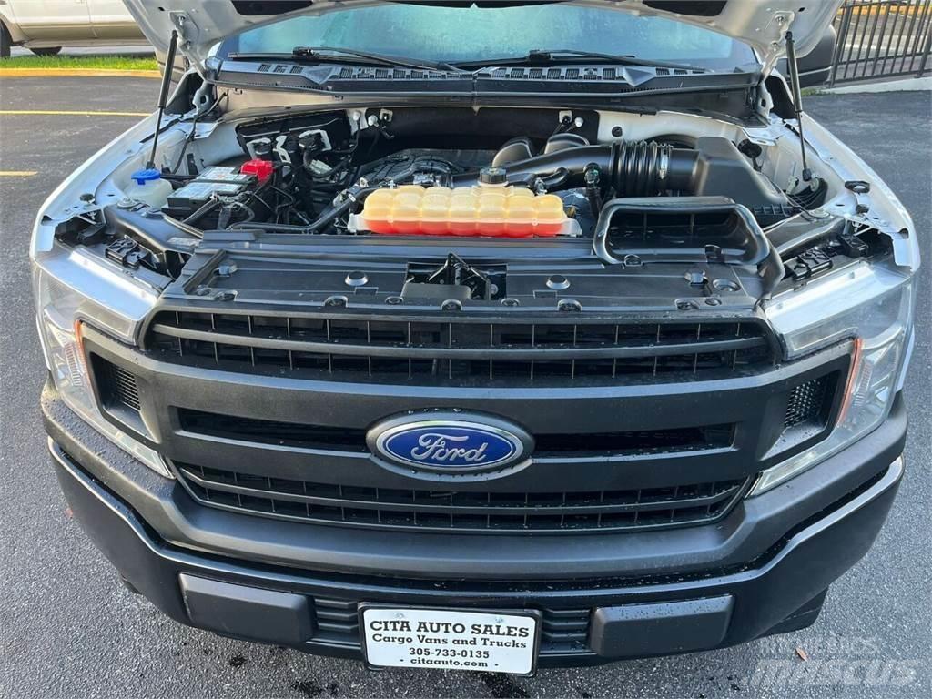 Ford F-150 Vieglais kravas automobilis/izkraušana no sāniem