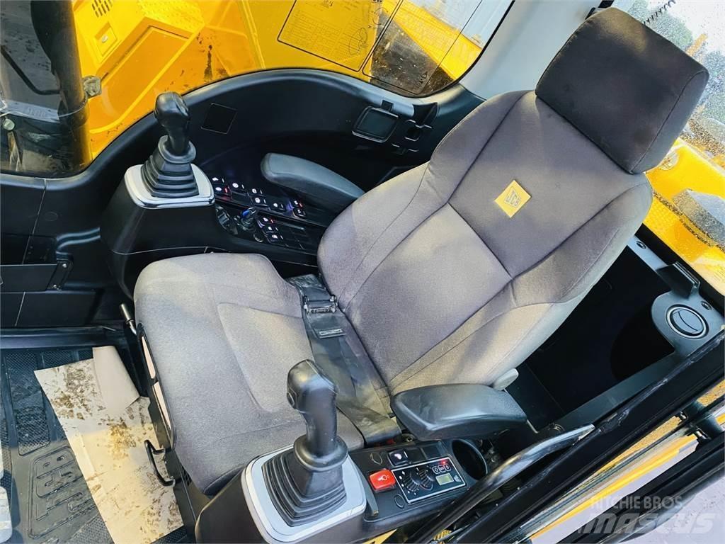 JCB JS220LC Kāpurķēžu ekskavatori