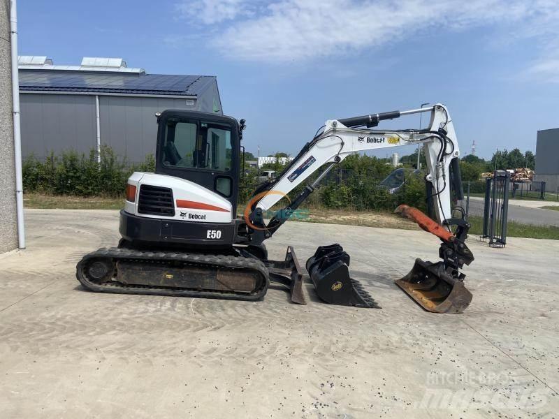 Bobcat E 50 Ekskavatori uz riteņiem