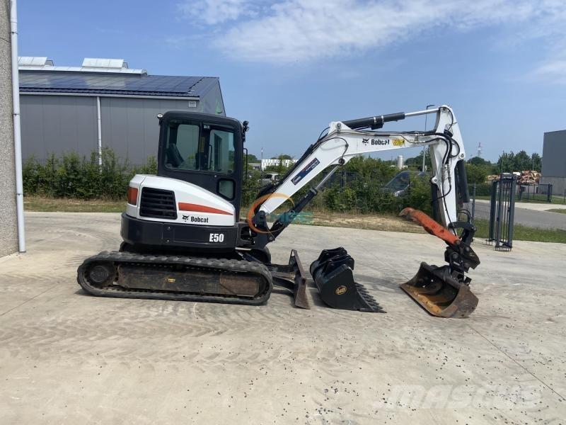 Bobcat E 50 Ekskavatori uz riteņiem
