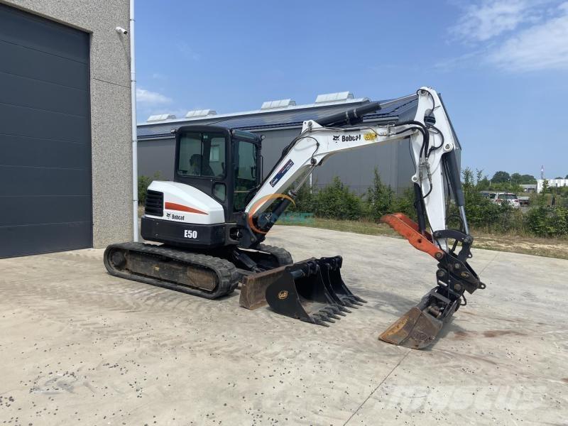 Bobcat E 50 Ekskavatori uz riteņiem