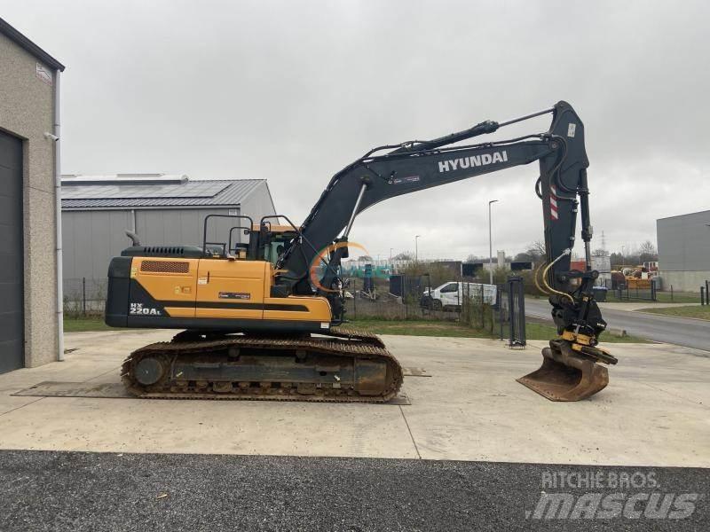 Hyundai HX220 L Ekskavatori uz riteņiem