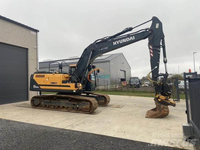 Hyundai HX220 L Ekskavatori uz riteņiem
