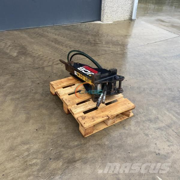 JCB HM012T Āmuri/Drupinātāji