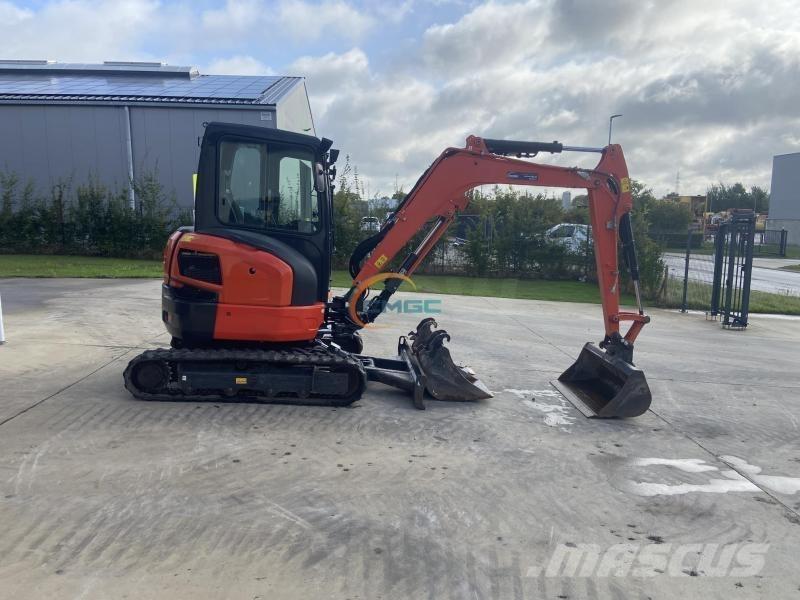 Kubota U36-4 Ekskavatori uz riteņiem