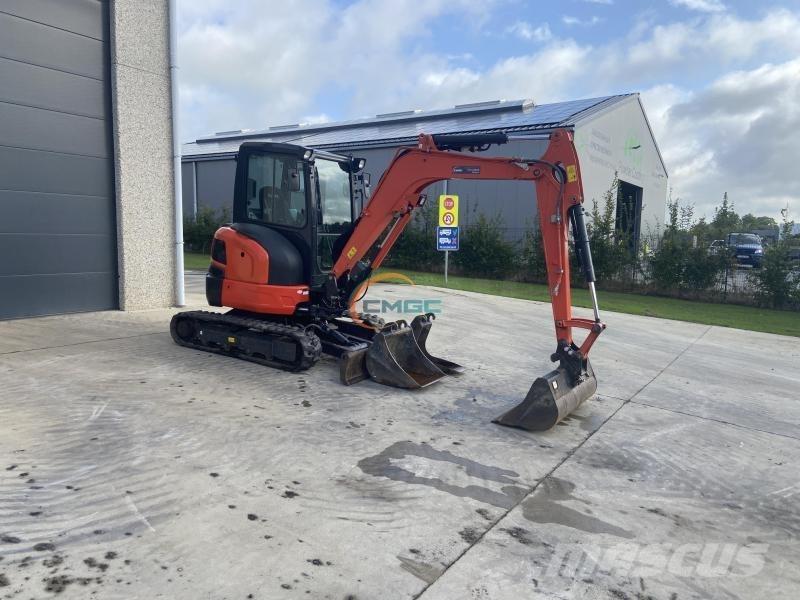 Kubota U36-4 Ekskavatori uz riteņiem