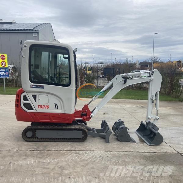 Takeuchi TB216 Ekskavatori uz riteņiem