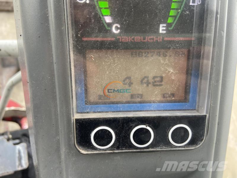 Takeuchi TB217R Ekskavatori uz riteņiem