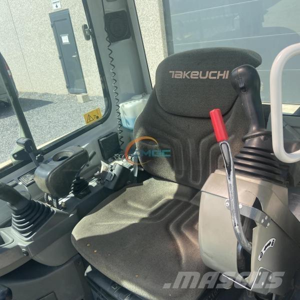 Takeuchi TB225 Ekskavatori uz riteņiem