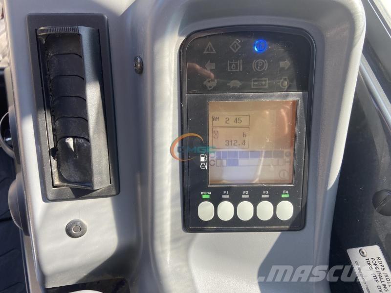 Yanmar VIO38-6 Ekskavatori uz riteņiem