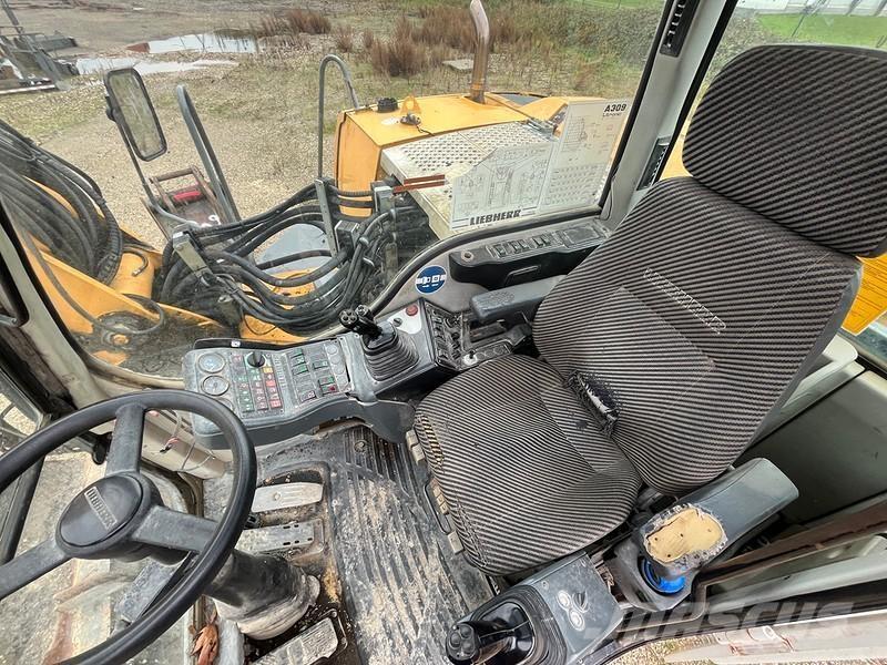 Liebherr A309 Ekskavatori uz riteņiem