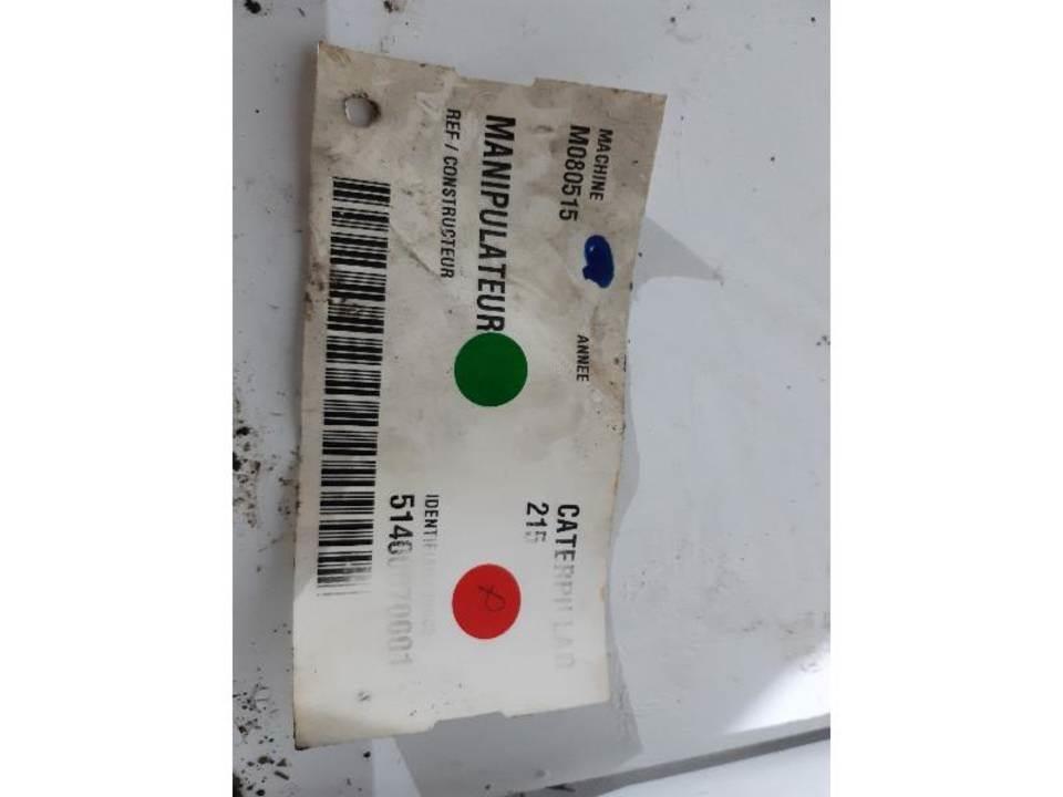 CAT 215 Kabīnes un interjers