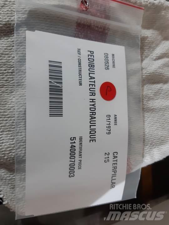 CAT 215 Kabīnes un interjers