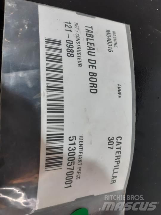 CAT 307 Kabīnes un interjers