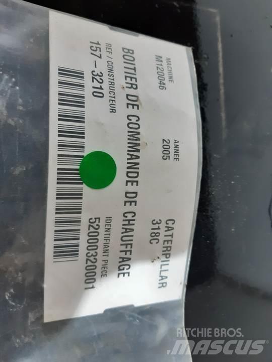 CAT 318C Kabīnes un interjers