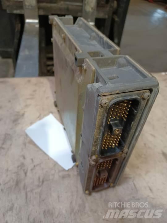 CAT 318C Kabīnes un interjers