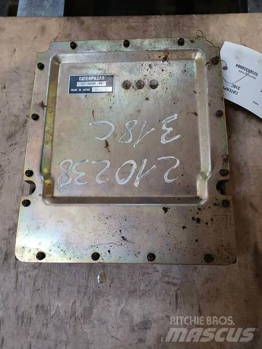 CAT 318C Kabīnes un interjers
