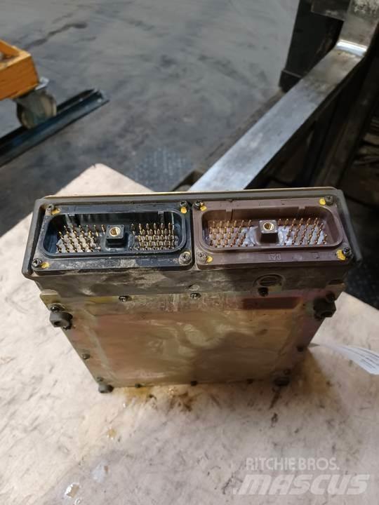CAT 318C Kabīnes un interjers