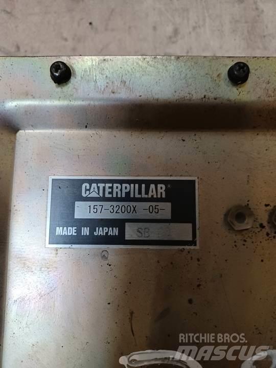 CAT 318C Kabīnes un interjers