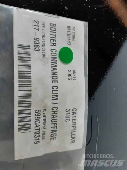 CAT 318C Kabīnes un interjers