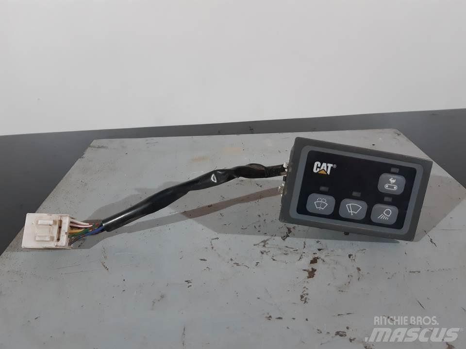 CAT 318C Kabīnes un interjers