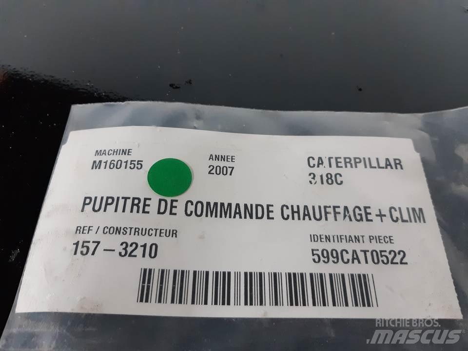 CAT 318C Kabīnes un interjers