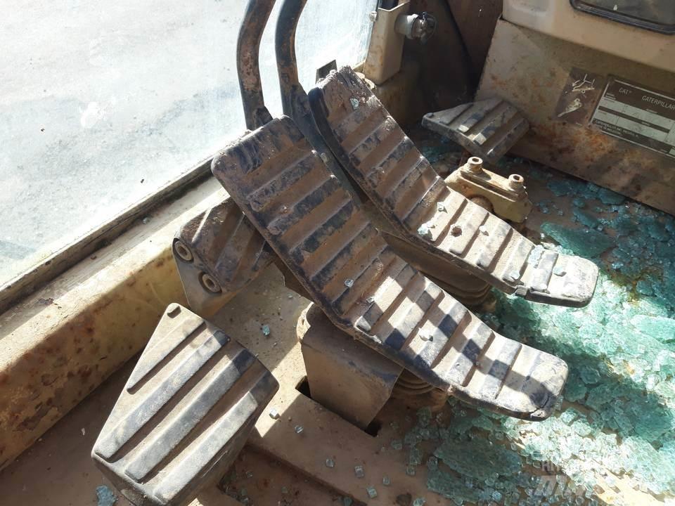 CAT 325LN Kabīnes un interjers