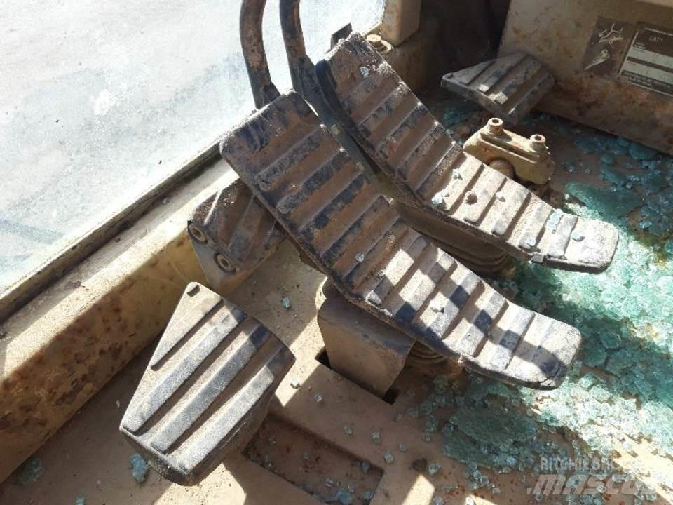 CAT 325LN Kabīnes un interjers