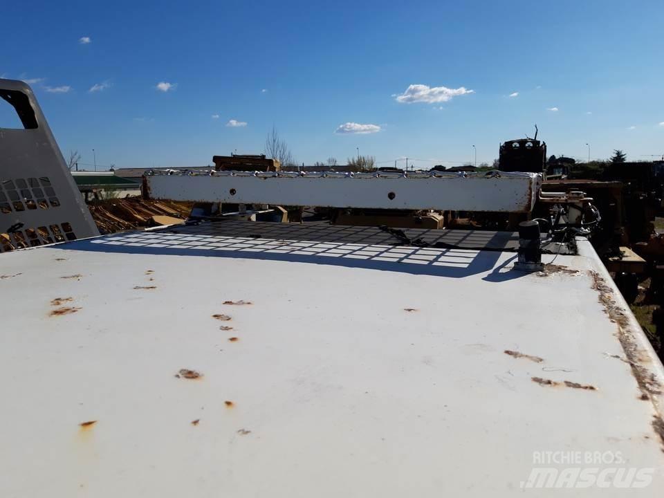 CAT 325LN Kabīnes un interjers