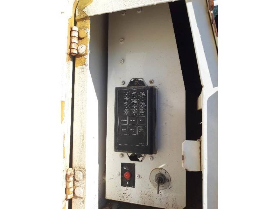 CAT 325LN Kabīnes un interjers