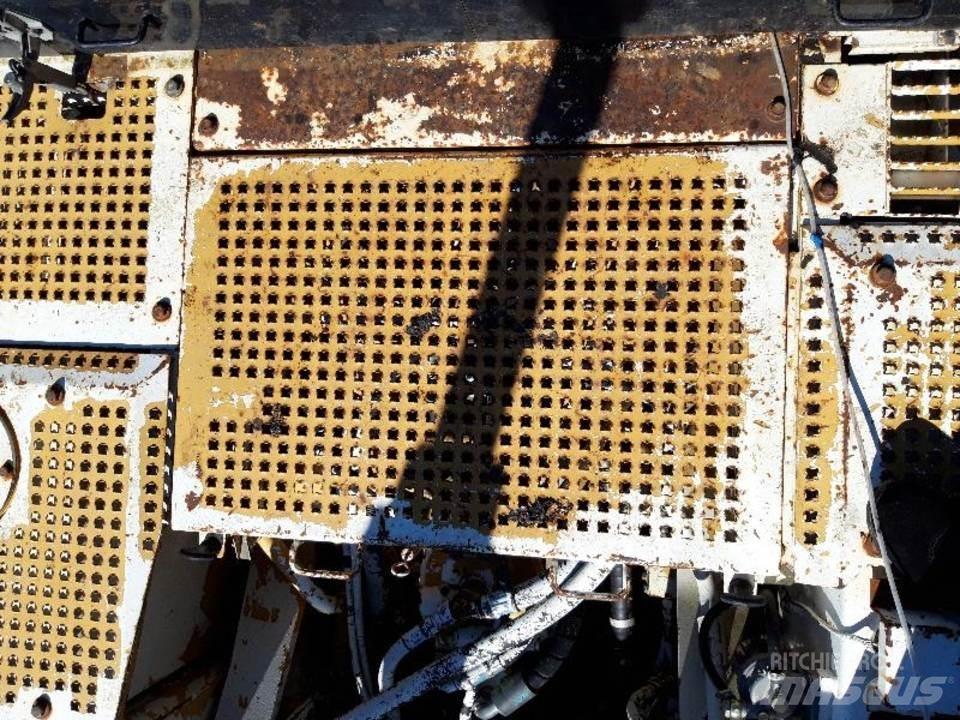 CAT 325LN Kabīnes un interjers