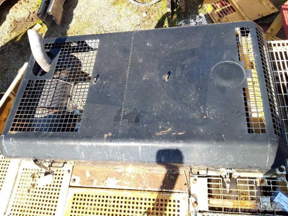 CAT 325LN Kabīnes un interjers