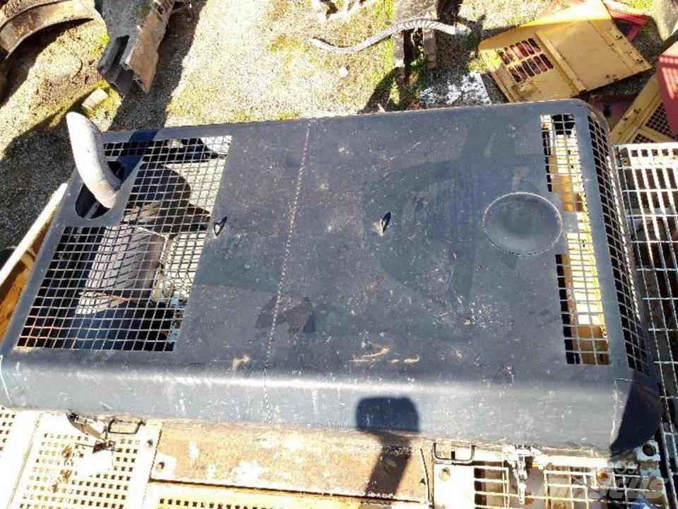 CAT 325LN Kabīnes un interjers