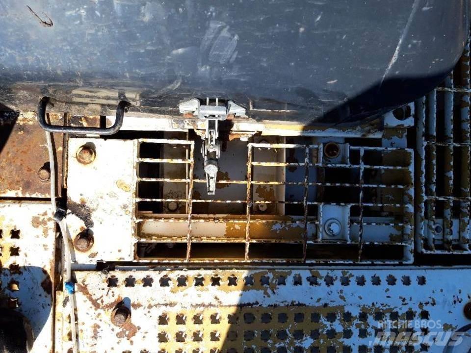 CAT 325LN Kabīnes un interjers