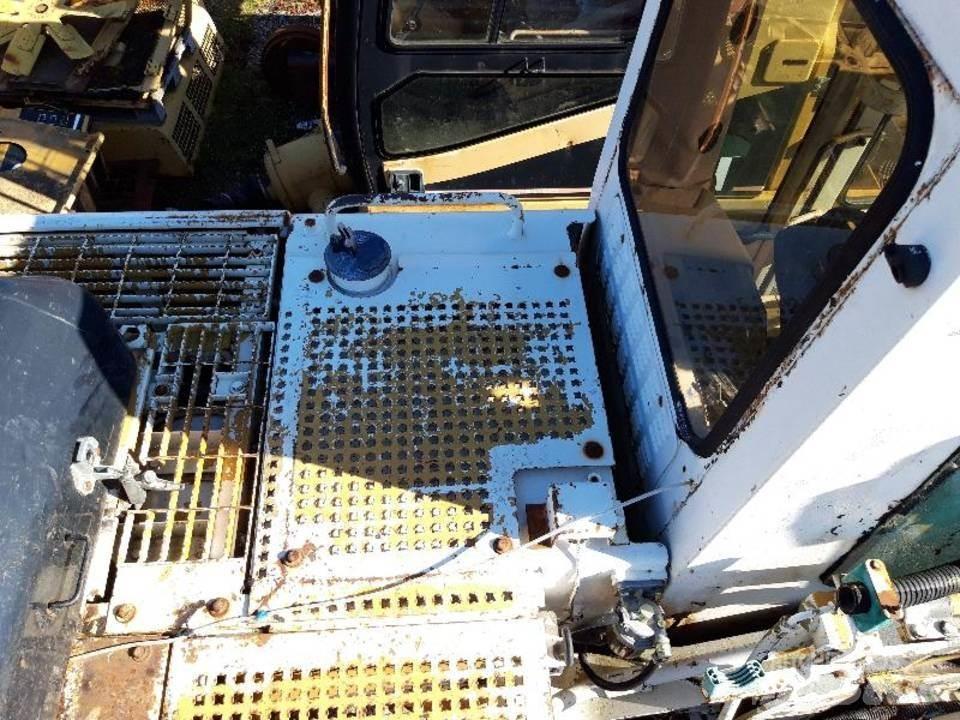 CAT 325LN Kabīnes un interjers