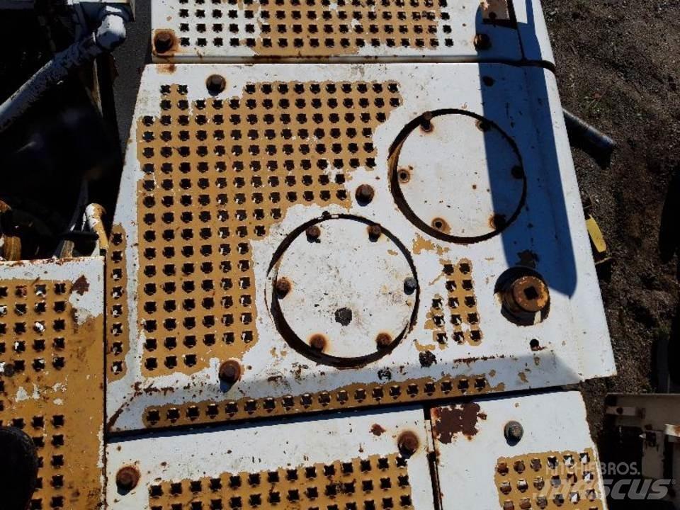 CAT 325LN Kabīnes un interjers