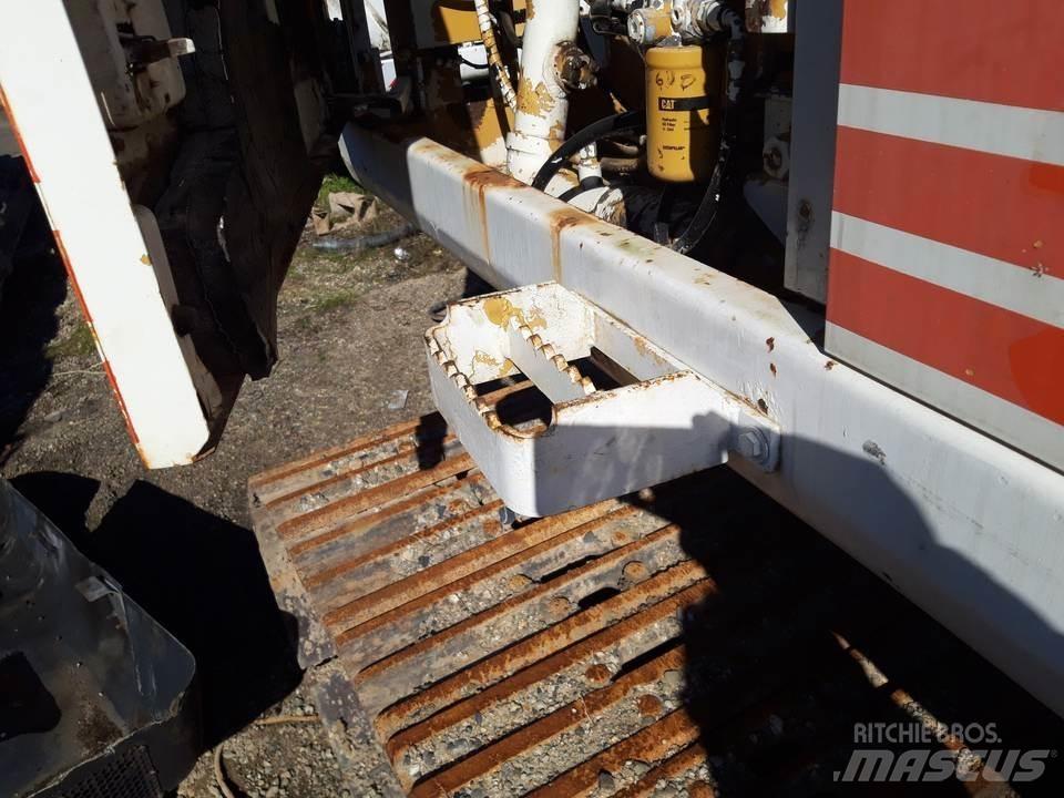 CAT 325LN Kabīnes un interjers