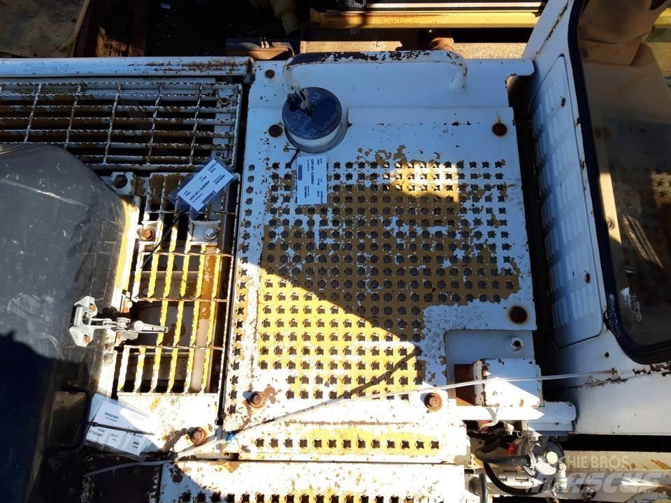 CAT 325LN Kabīnes un interjers