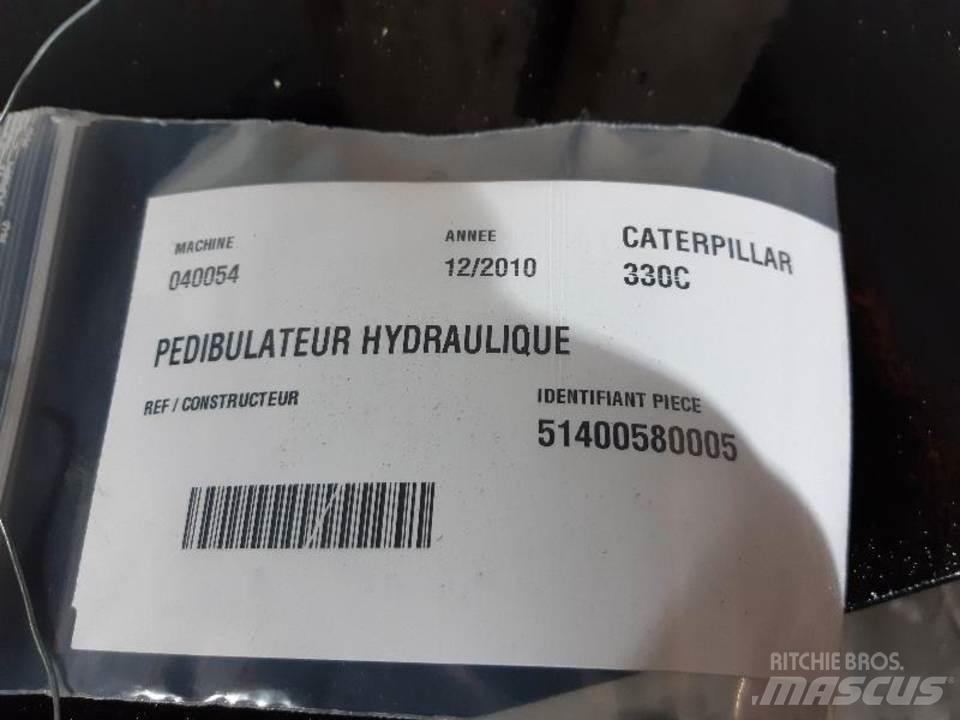 CAT 330C Kabīnes un interjers