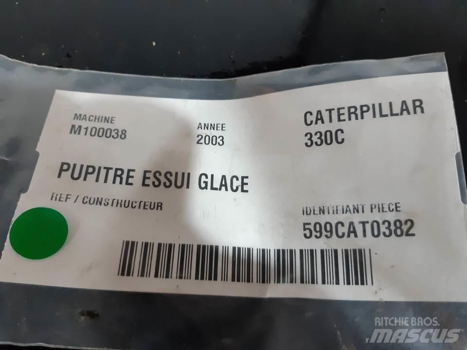 CAT 330C Kabīnes un interjers