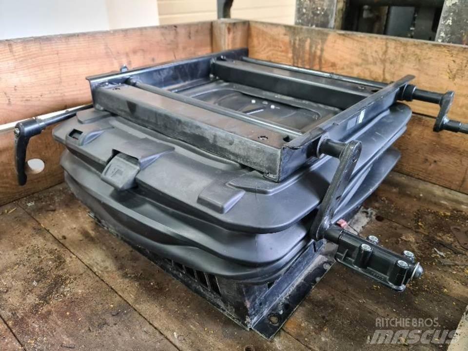 CAT 336DL Kabīnes un interjers
